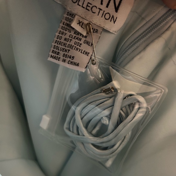 Sean Collection Blue Strapless Gown with Tulle Skirt and Beaded Bodice - Size XL - Picture 7 of 11